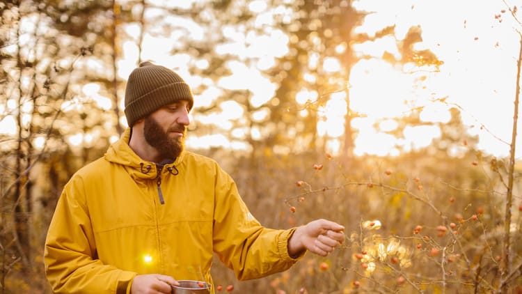 a man struggling with his RV deep work routine as he is a digital nomad and workign remotely